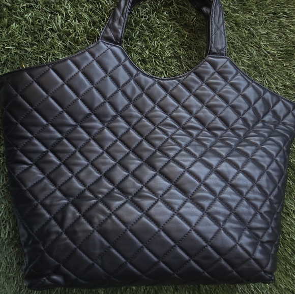 Yves Saint Laurent Black Quilted Tote with Gold Logo - Copy - Picture 14 of 16